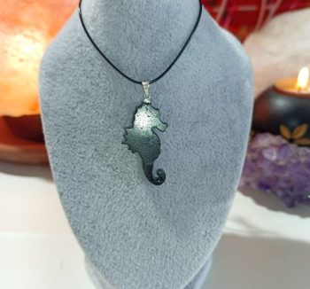 Orgonita colgante Caballito de Mar Magnetita 3 gr.