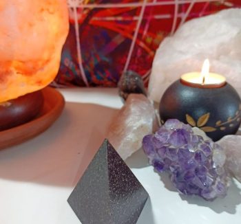 Excluxiva Orgonita Pirámide 3 lados VIRUTA DE HIERRO 40 gr.