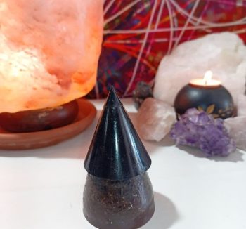 Orgonita Pirámide Cono VIRUTA DE HIERRO con punta de Magnetita 200 GR