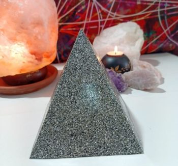 Orgonita Pirámide Maxi Grande 4 lados 1300 gr.