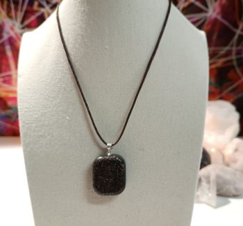 Orgonita colgante Cuadrado VIRUTA PEQUEÑA DE HIERRO 14 gr.