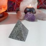 Orgonita Pirámide Mediana 4 lados 85 gr.