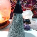 Orgonita Pirámide Cono 838 gr. con punta de Magnetita